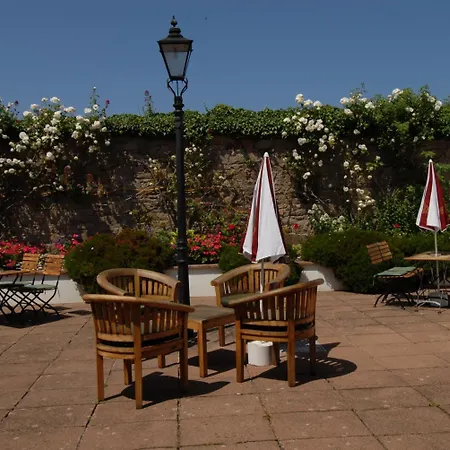 Oaklands Saint Saviour