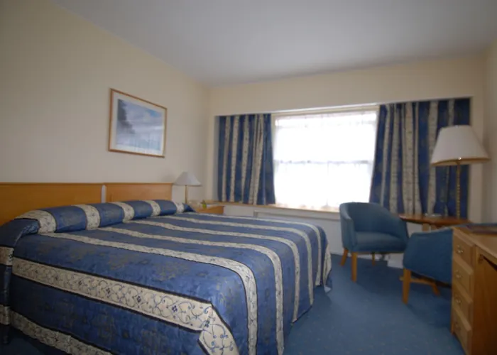 Oaklands Hotel Saint Saviour