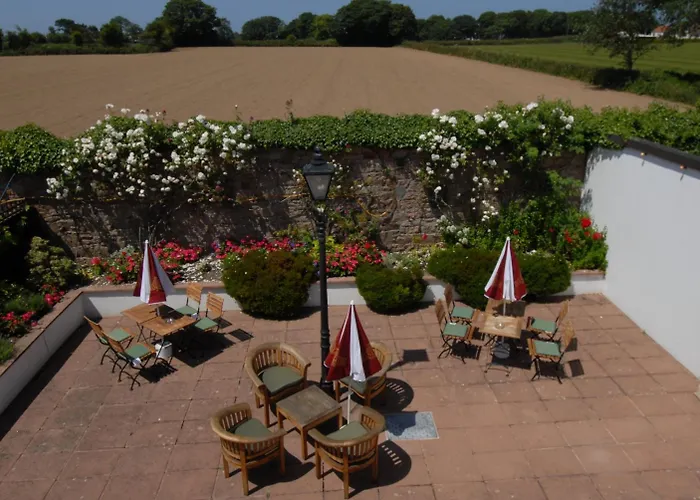 Oaklands 2* Saint Saviour