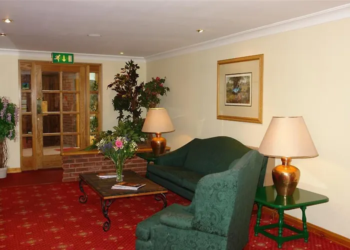Oaklands Hotel 2*